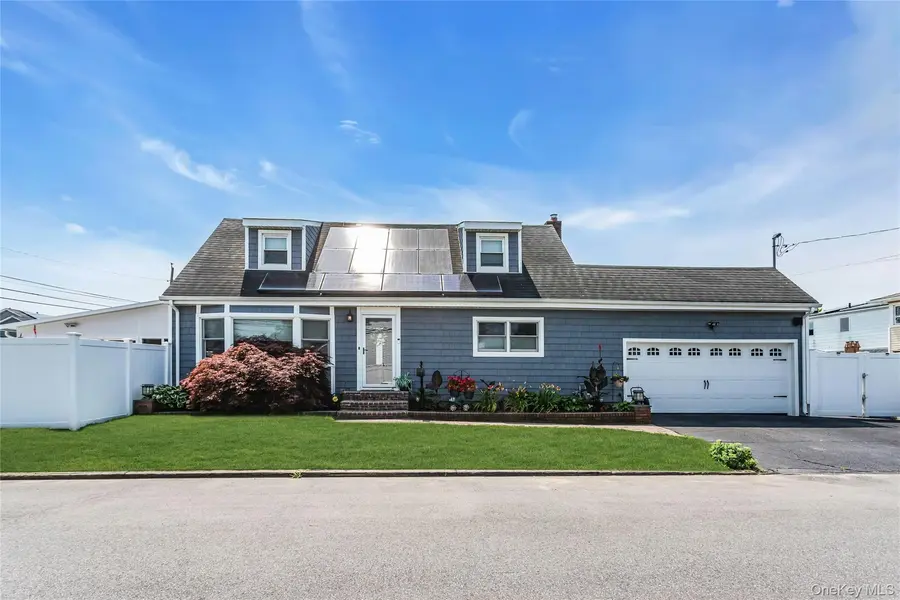 401 Beechmont AVE, Lindenhurst, NY 11757