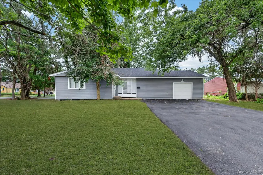 2202 Fire AVE, Medford, NY 11763