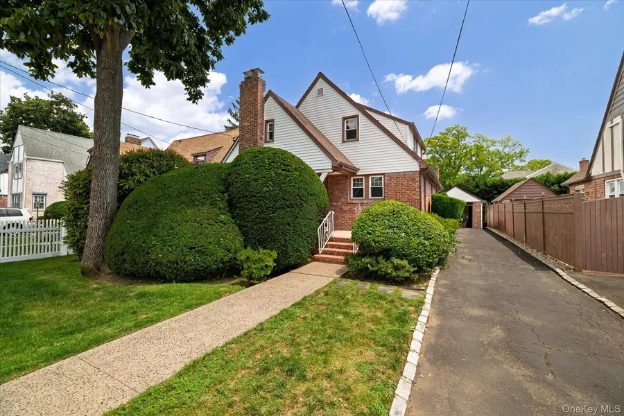1563 Kenneth AVE, Baldwin, NY 11510