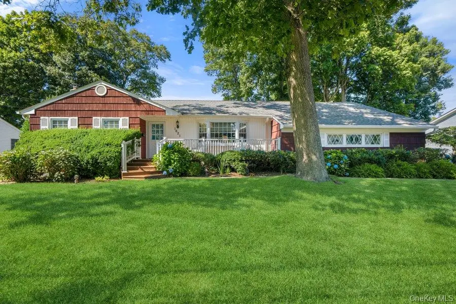 1621 Madison AVE, West Islip, NY 11795