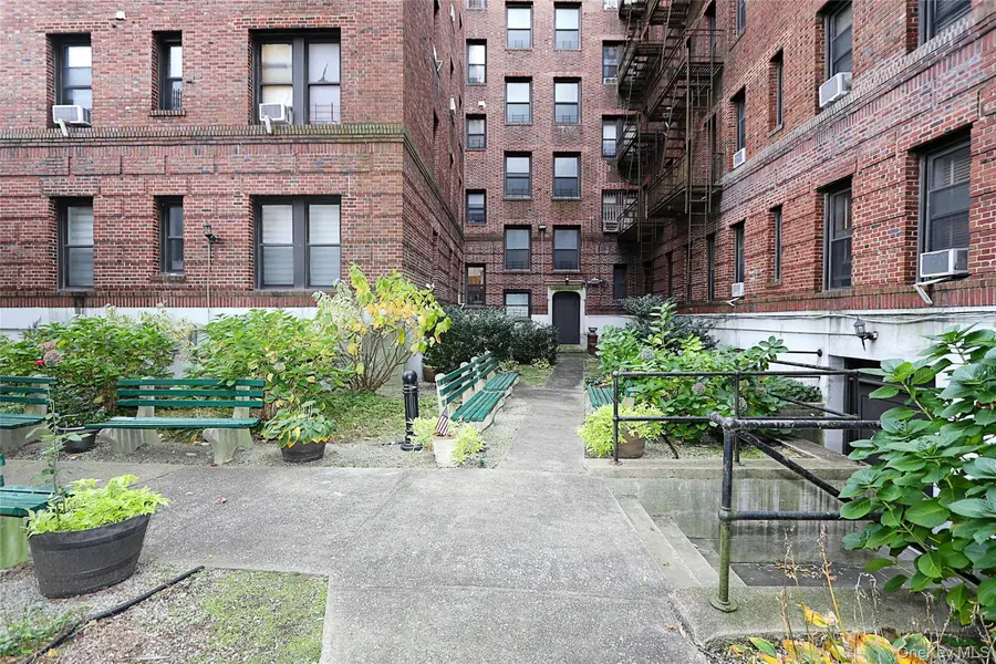11525 Metropolitan AVE #233, Kew Gardens, NY 11418