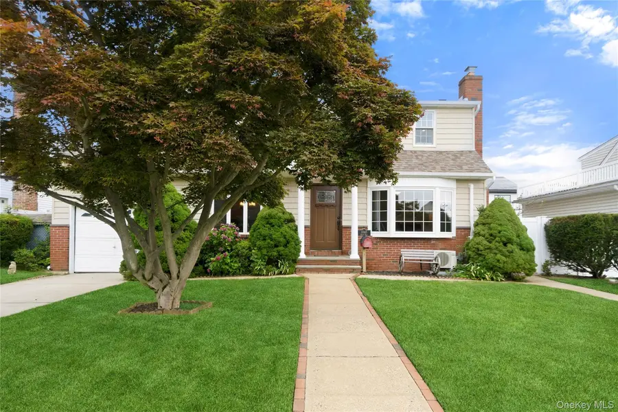 1865 Dover RD, Wantagh, NY 11793