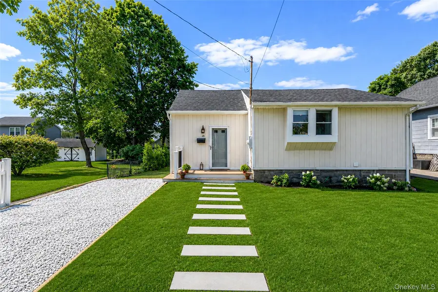 26 Sawyer AVE, West Babylon, NY 11704