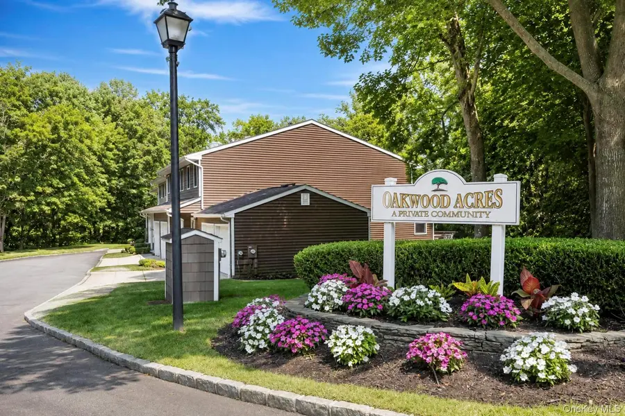 2 Pine ST, Huntington, NY 11743