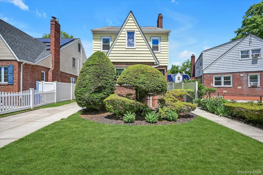 236-11 Seward AVE, Bellerose Manor, NY 11427
