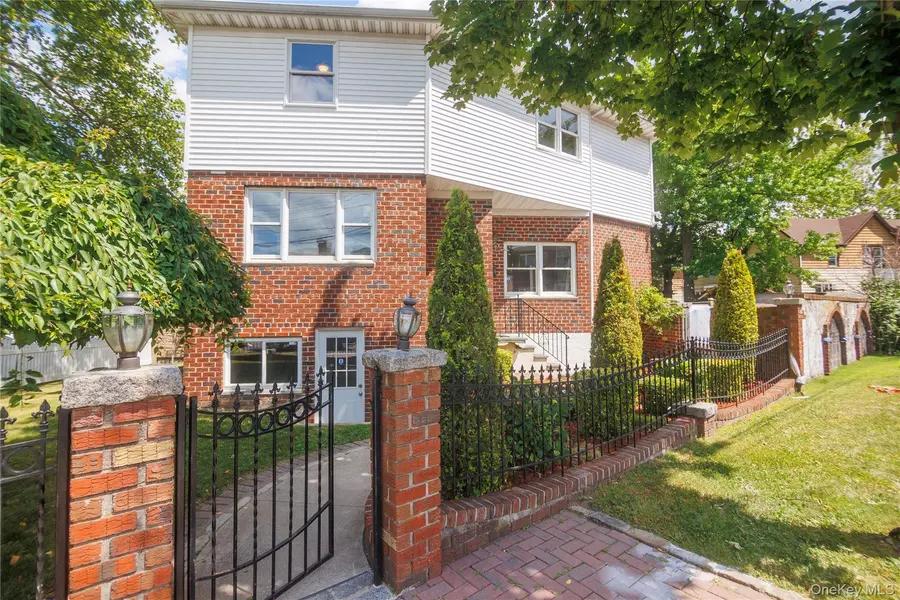 1340 Siegfried PL, Bronx, NY 10465