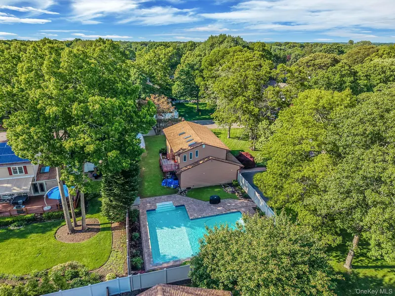 26 Heritage PL, Nesconset, NY 11767