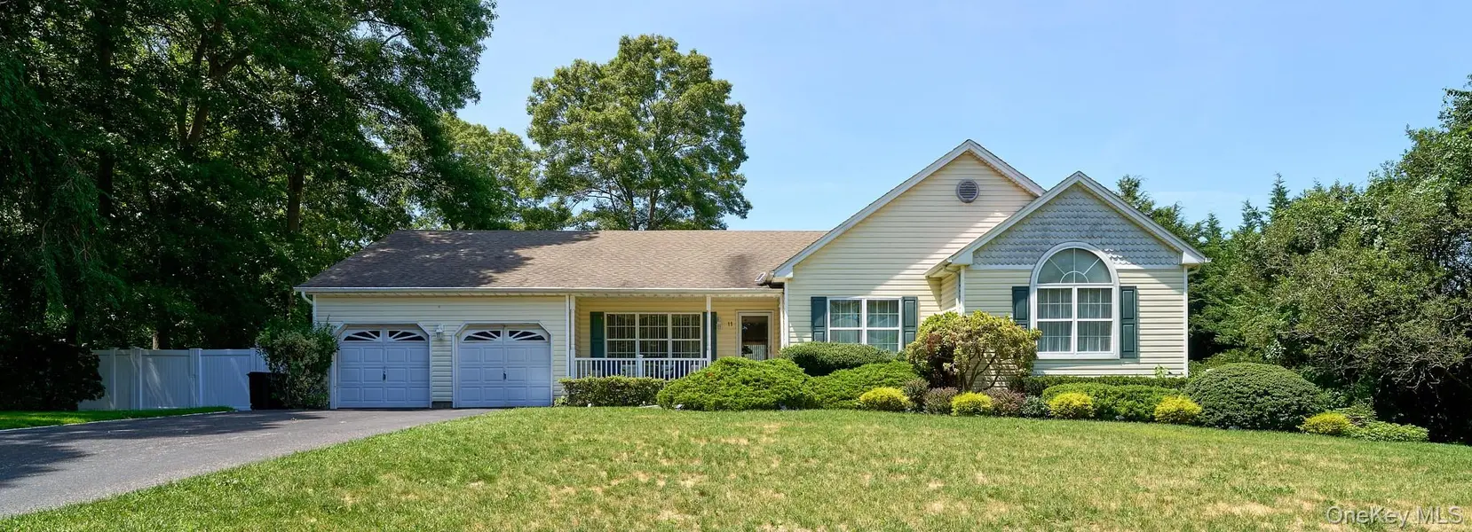 11 Embassy RD, Selden, NY 11784