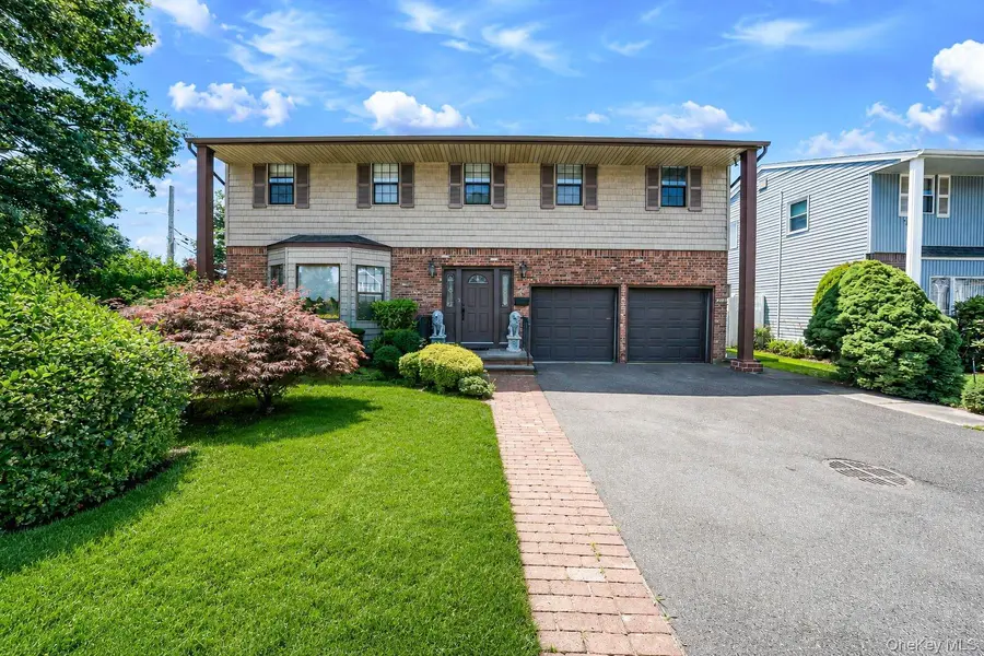 211 Meredith LN, West Hempstead, NY 11552