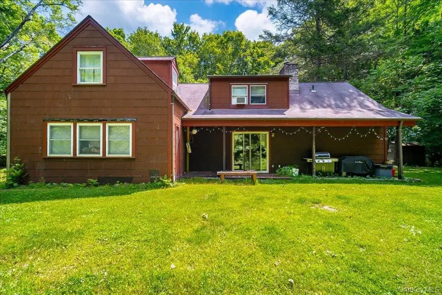 10-12 Woodlea RD, Salt Point, NY 12578