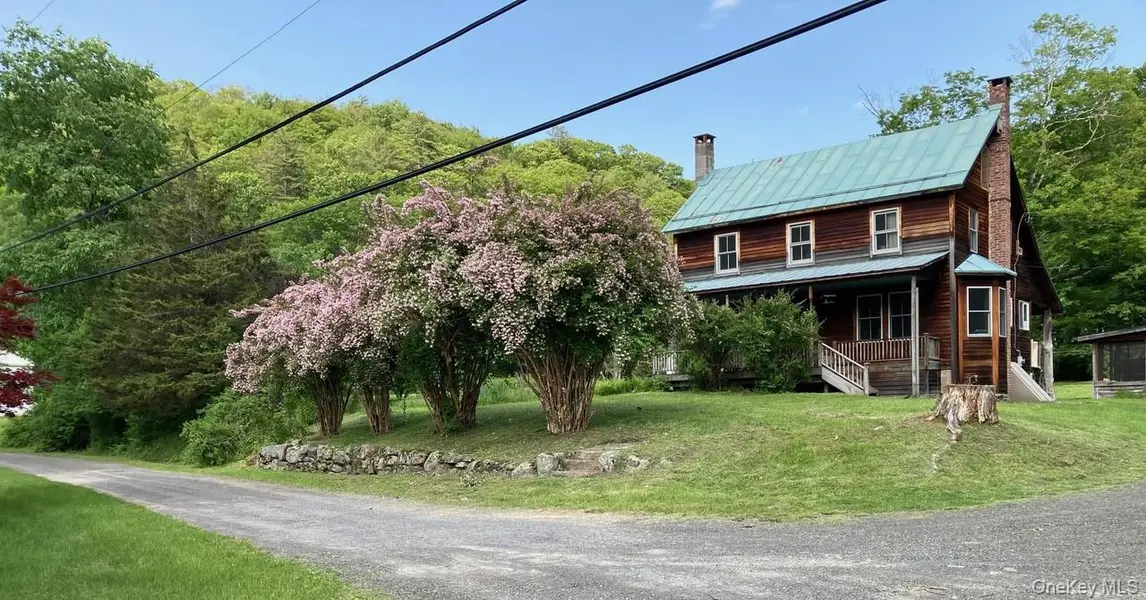 736 Sundown RD, Sundown, NY 12740