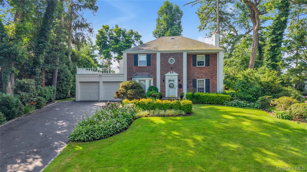 34 Soundview Crest, Manhasset, NY 11030