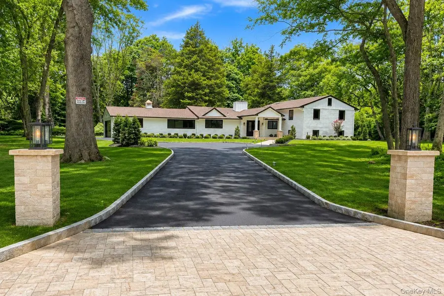 31 Saw Mill RD, Cold Spring Harbor, NY 11724