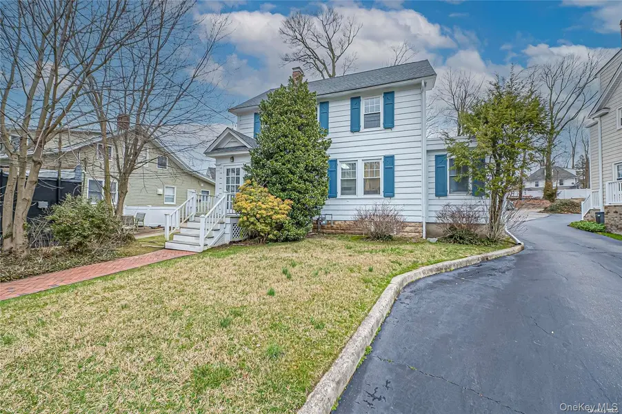 424 New York AVE, Huntington, NY 11743