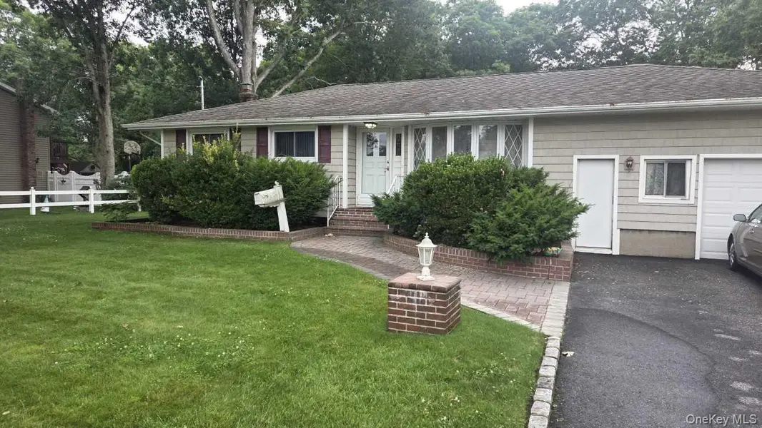 1080 Ocean AVE, Bay Shore, NY 11706