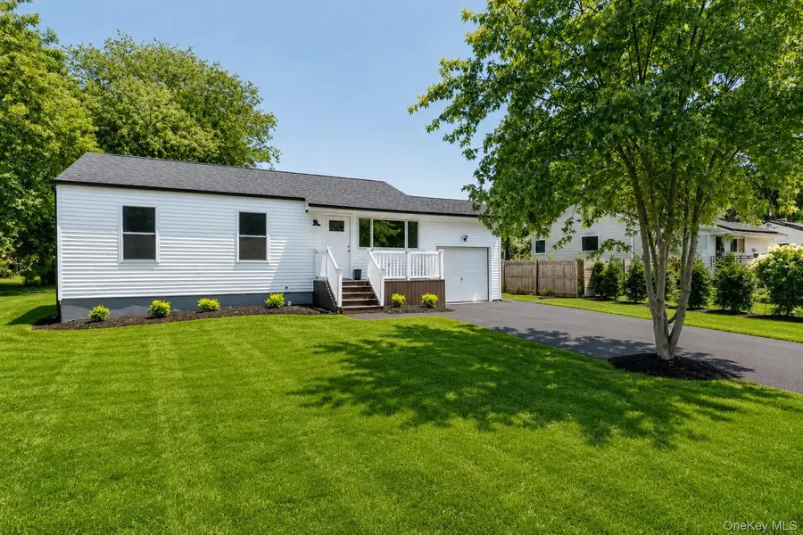743 Hoffman AVE, Bellport, NY 11713