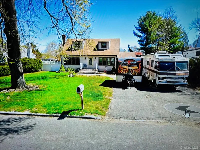 15 Orchid LN, Commack, NY 11725
