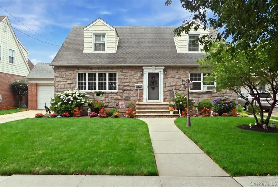 166 Beech ST, Floral Park, NY 11001