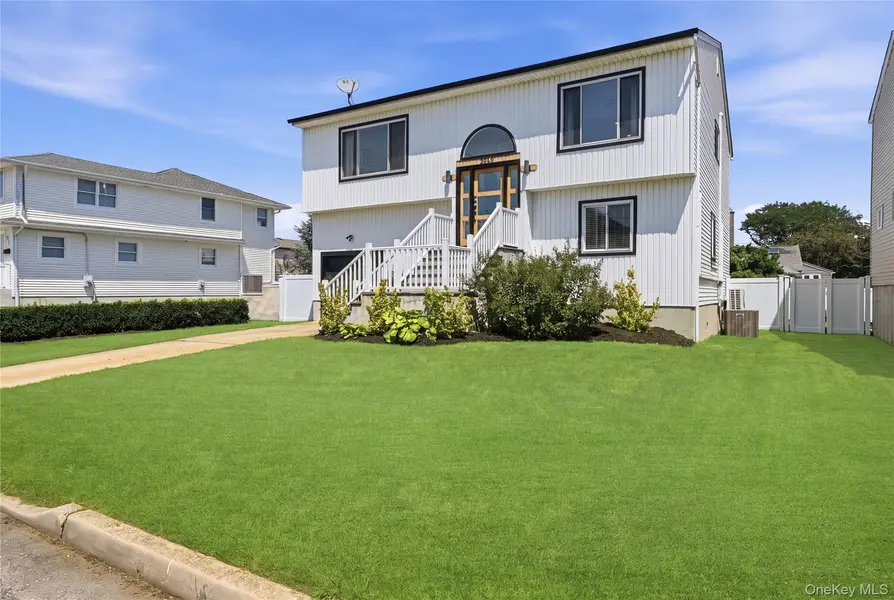 2569 Seminole AVE, Seaford, NY 11783