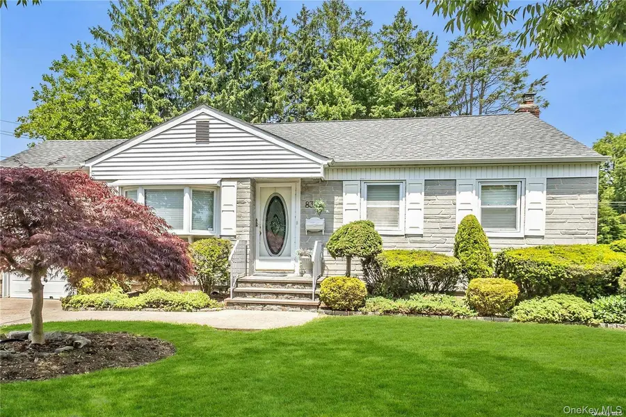 83 Knickerbocker RD, Plainview, NY 11803