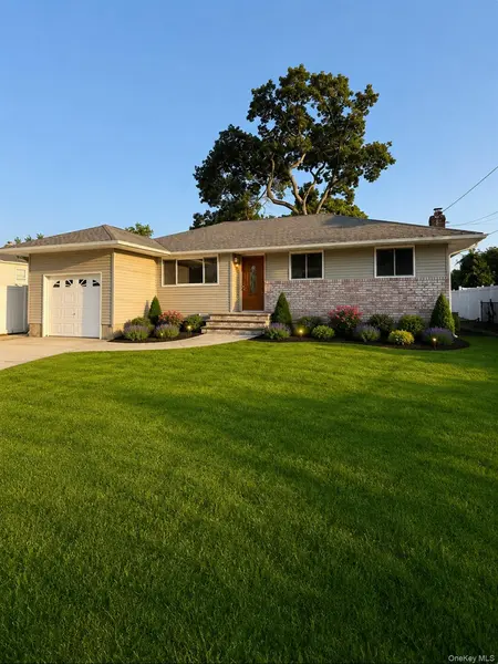 2 5th AVE, Farmingdale, NY 11735