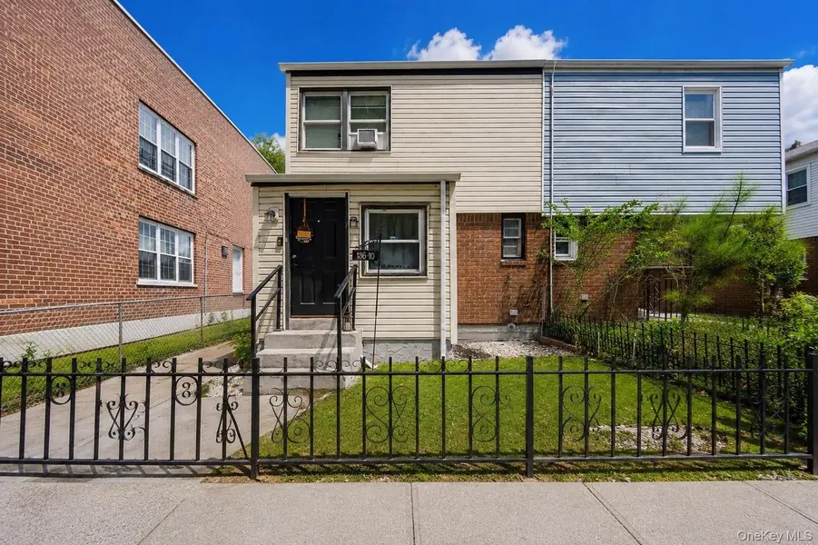 136-10 222nd ST, Laurelton, NY 11413
