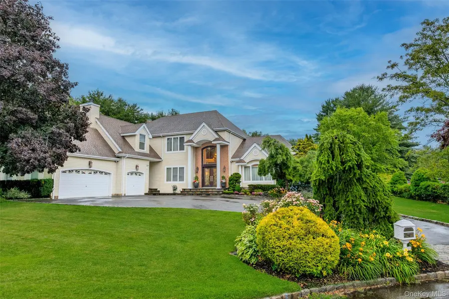 56 Sage Hollow CT, Dix Hills, NY 11746