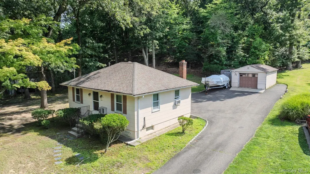 468 Old Bridge RD, Northport, NY 11768