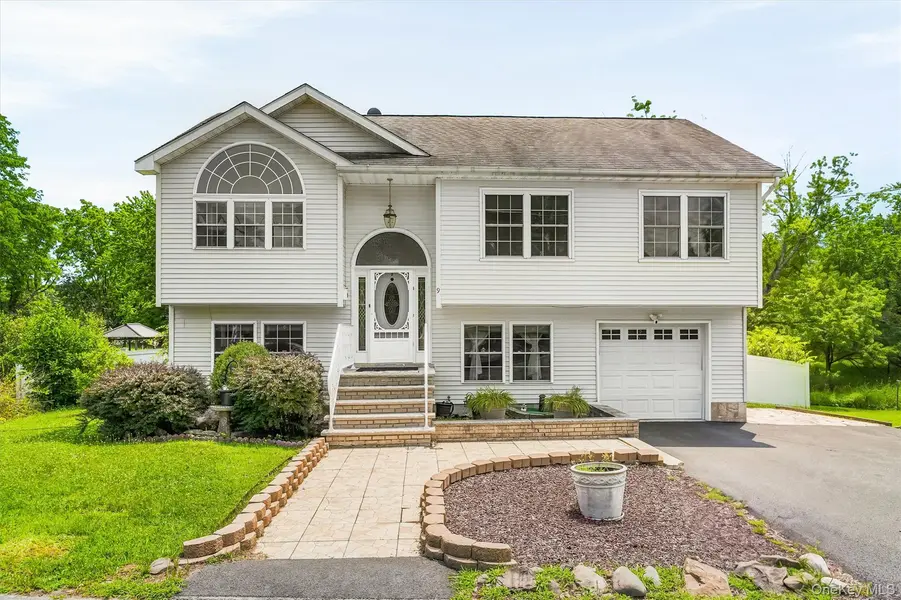 9 Ashland AVE, Middletown, NY 10940