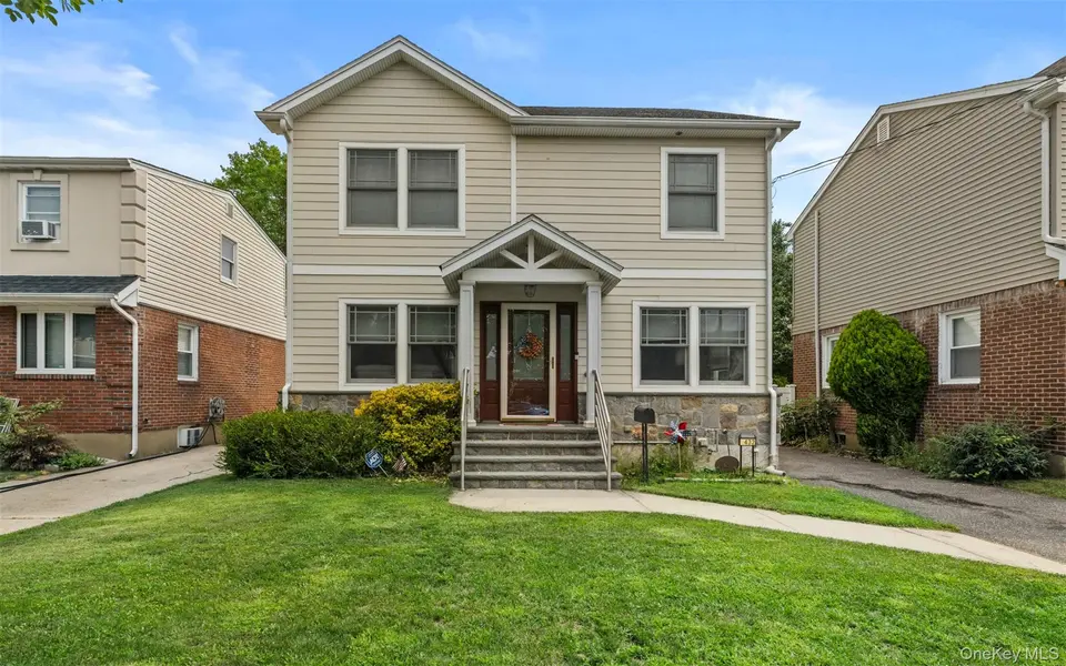 432 Argyle RD, Mineola, NY 11501