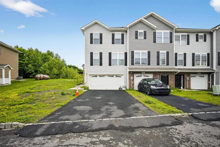 501 Iron Forge LN, New Windsor, NY 12553