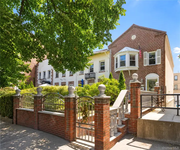 3039 36th ST, Astoria, NY 11103
