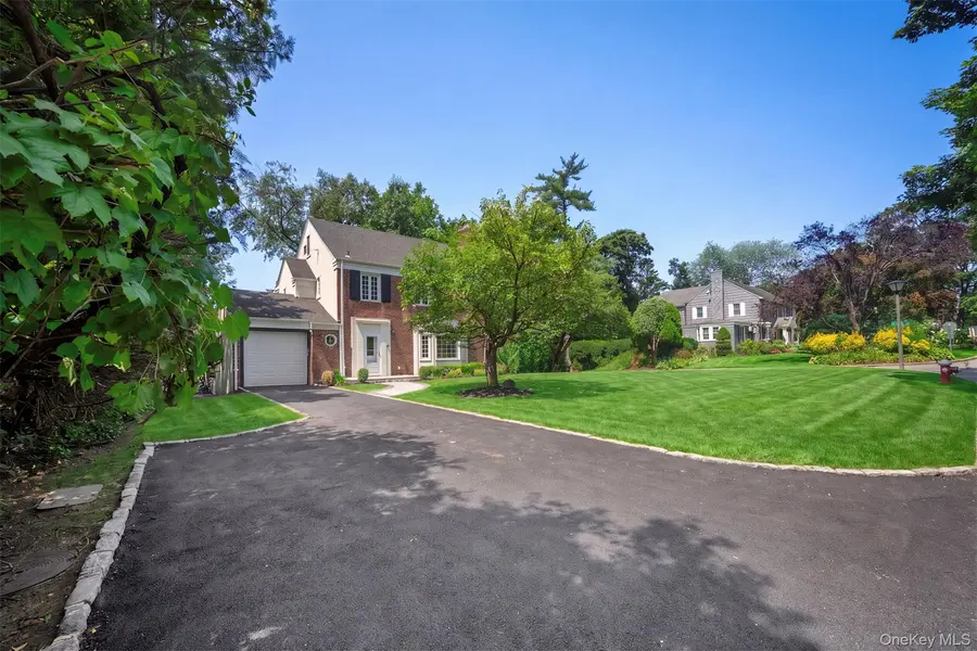 6 Brookbridge RD, Great Neck, NY 11021