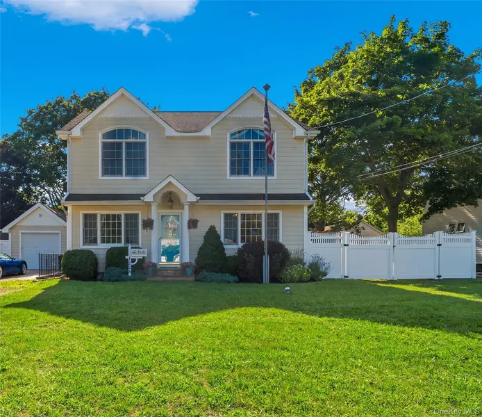 1228 Hyman AVE, Bay Shore, NY 11706