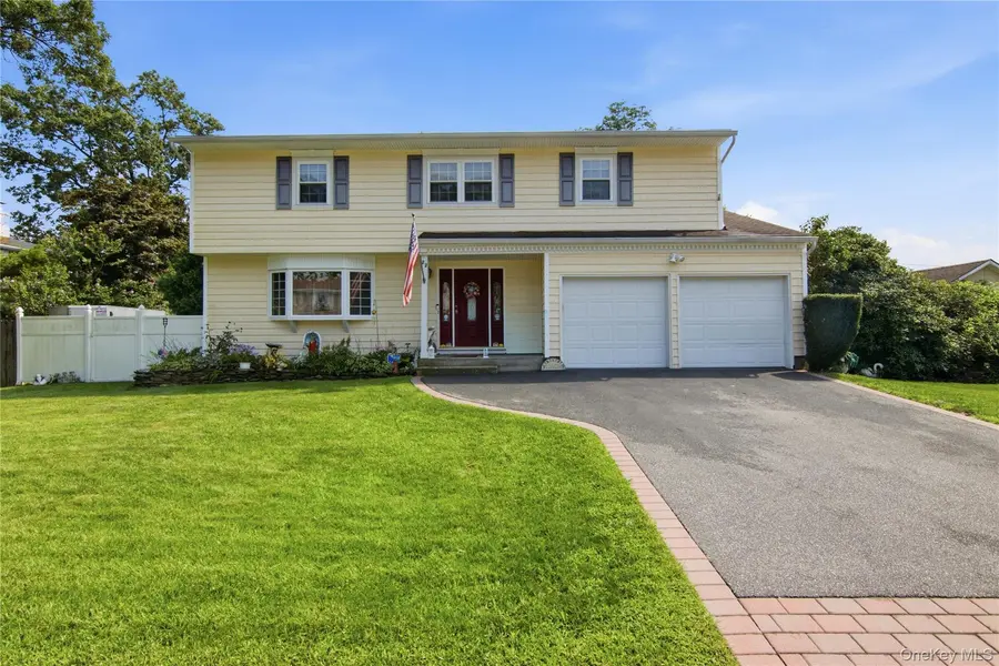 22 Clymer ST, Port Jefferson Station, NY 11776