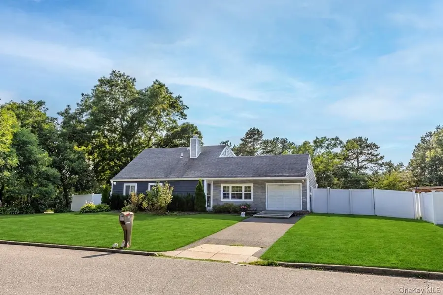 72 S Village DR, Bellport, NY 11713