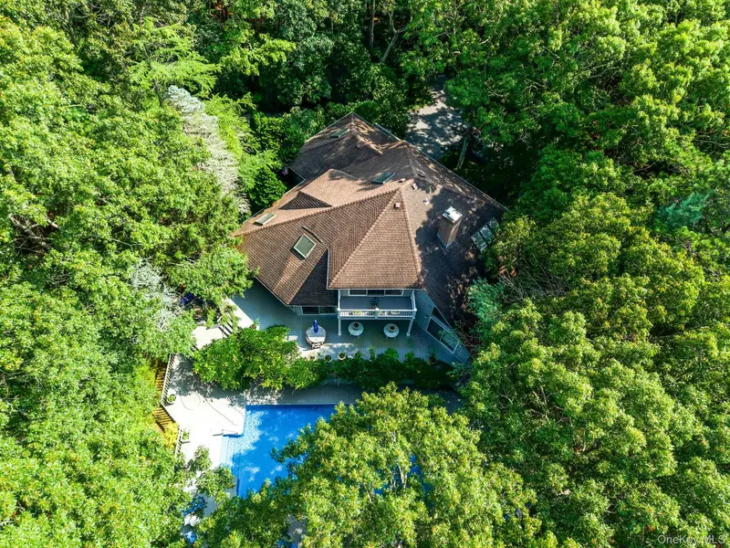 16 Joshuas PATH, East Hampton, NY 11937