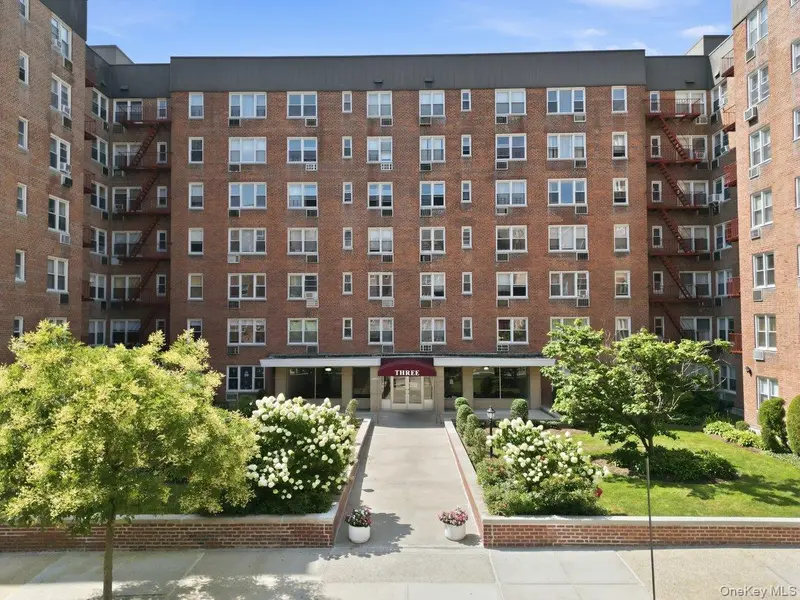 3 Sadore LN #7P, Yonkers, NY 10710