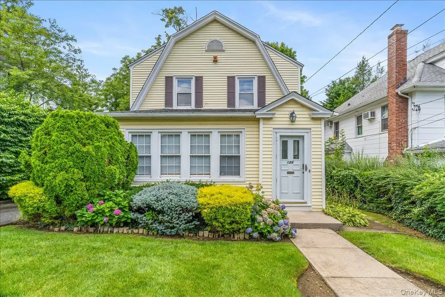 126 Hampshire RD, Great Neck, NY 11023