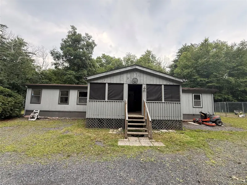 61 W Peenpack TRL, Sparrowbush, NY 12780