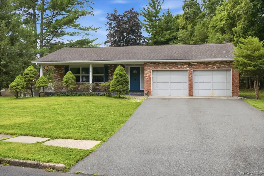 17 Little Brook LN, New City, NY 10956