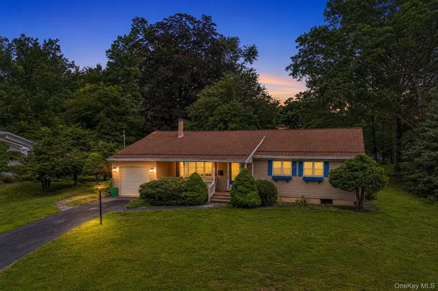 4 Jill DR, West Nyack, NY 10994