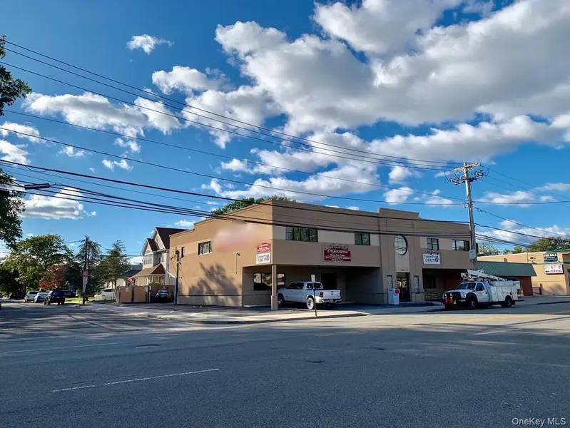 1061 N Broadway, Massapequa, NY 11758