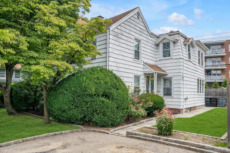 33 Central DR #2, Port Washington, NY 11050