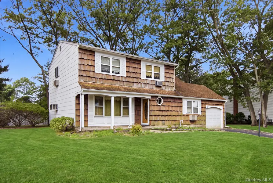 4 Smithtown CRES, Smithtown, NY 11787