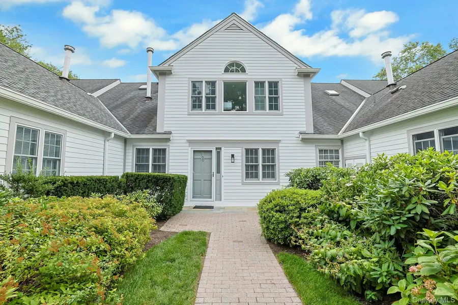100 Brook Hills CIR #28B, White Plains, NY 10605