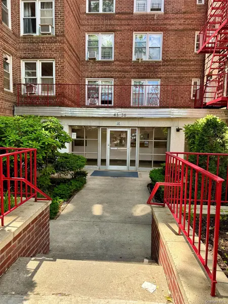 43-36 Robinson ST #3L, Flushing, NY 11355