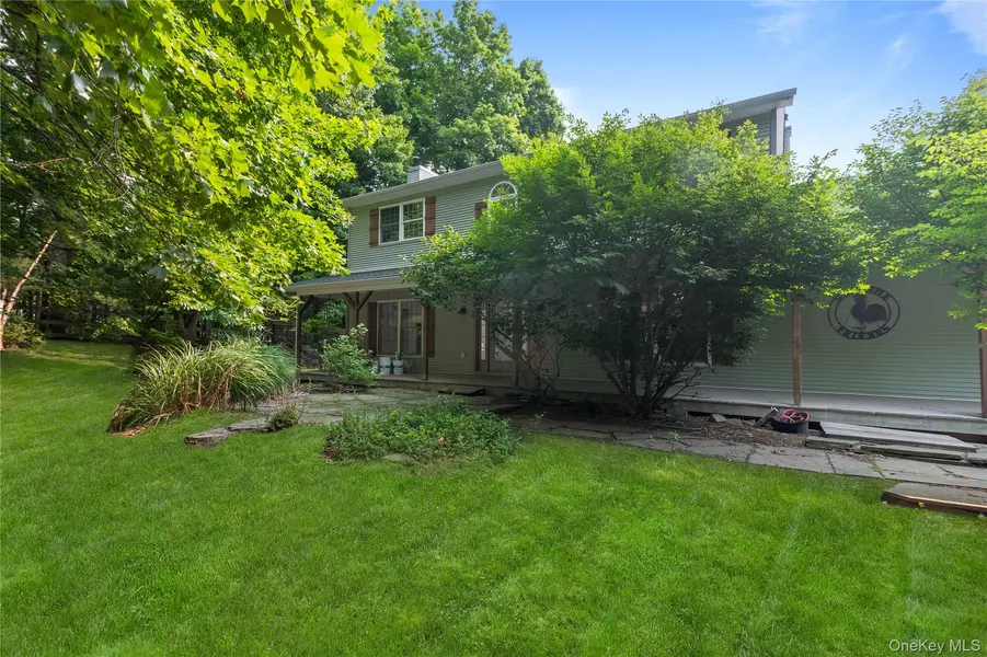 7 Van Keuren AVE, Pine Bush, NY 12566