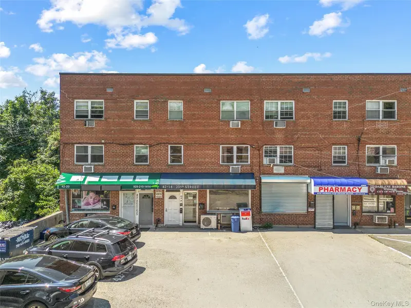 42-18 235 ST, Douglaston, NY 11363
