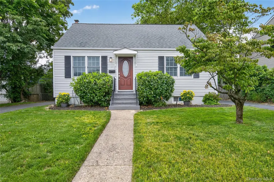 135 N Wantagh AVE, Levittown, NY 11756